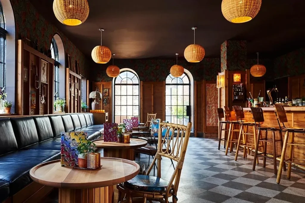 A restaurant with many tables and chairs in it