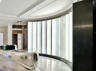 A room with many windows and a white wall